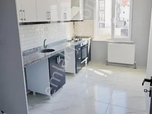Bahçelievler Yunus Emre Mahallesinde Kiralık Ön Cepheli Daire
