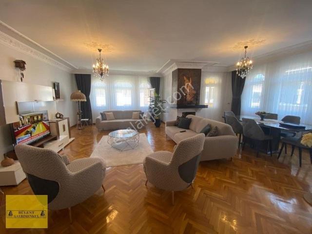 Bahçelievler'de 300m² 5+2 Dubleks, 1000m² Arsa, Açık Otoparklı