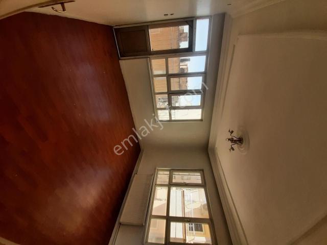 Bahçelievlerde 3+1 Odalı Doğalgazlı Kiralık Daire