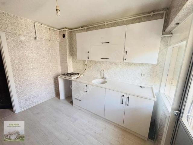 Bahçelievler'de Yapılı, Doğalgazlı, 3+1 Köşe Daire