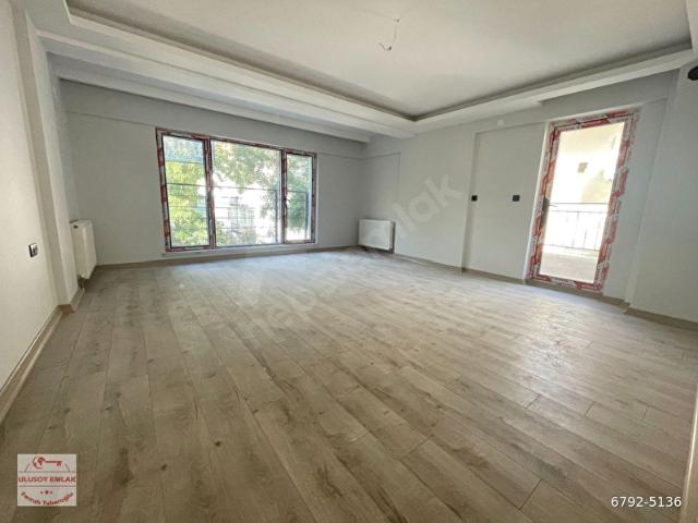 Bahçelievlerde Yeni 3+1 AraKatta ÖnCephede Kombili 2 Banyolu 7.Cadde Yakını