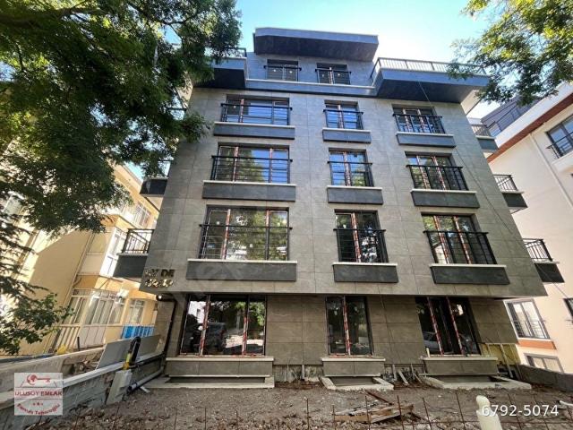Bahçelievlerde Yeni 3+1 AraKatta ÖnCephede Kombili 2 Banyolu 7.CADDEYE YAKIN