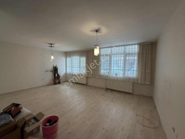 Bahçelievlerde Cadde Ykn 3+1 Çift Cephe Bahçeli Otopark Satılık