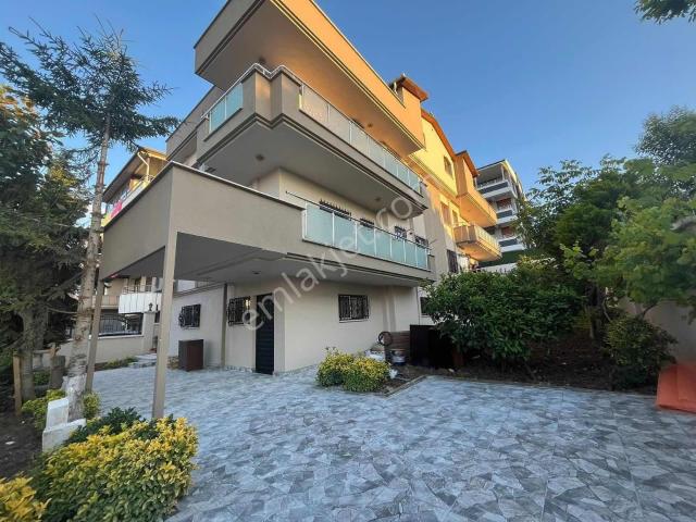 Bahçelievlerde Eşyalı 3+1 Giriş Kat Kiralık Geniş Daire