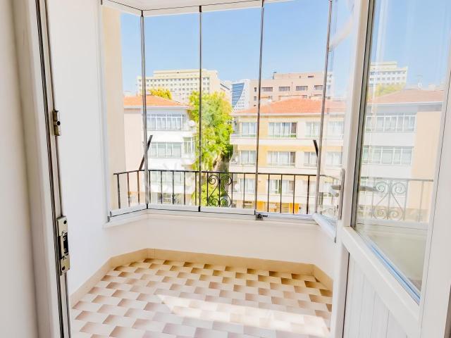 Bahçelievlerde Ferah Ve Kullanışlı 4+1 Kiralık Daire