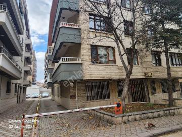 Bahçelievler'de Kiralık 2+1 Ara Kat Ön Daire Merkezi Isınma,otoparklı