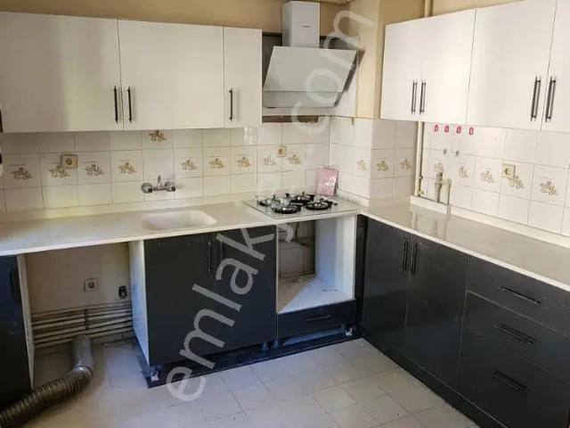 Bahçelievler'de Kiralık 3+1 Arakat Ön Cephe Kombili