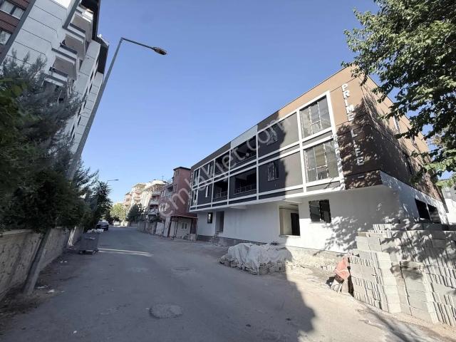 Bahçelievlerde Petek Pastanesi Yanı 2+1 Daire