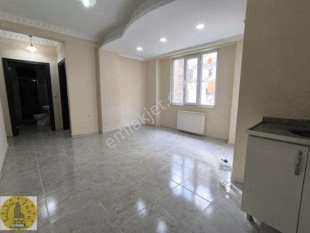 Bahçelievlerde Satılık 1+1 Arakat Daire