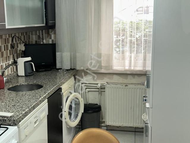 Bahçelievler'de Satılık 3+1 Y.giriş Ön Kombili,yapılı.kat Eksikli