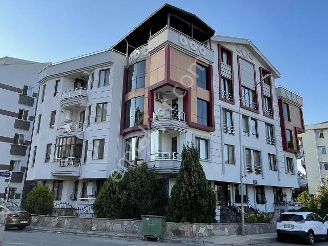 Bahçelievler'de Satılık 5+1 Geniş Düblex Merkezi Konum