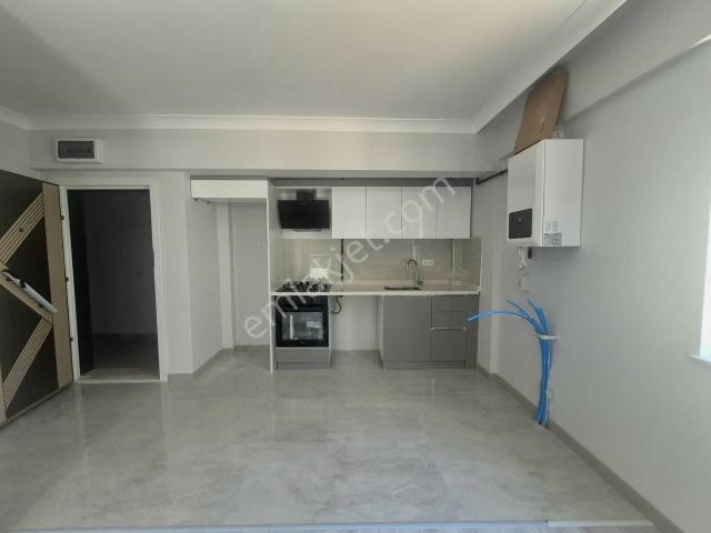 Bahçelievlerin Göbeğinde 50 M2 Ara Kat Kiralık Sıfır 1+1 Daire