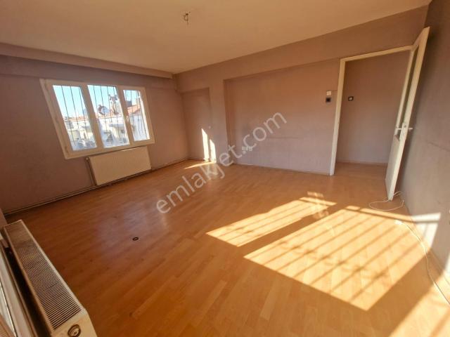 Bahçelievlerin Merkezinde Cadde Yakını 3+1 120m2 Köşe Ferah Daire
