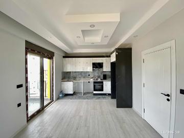 BAHÇEYAKA'DA CADDE ÜSTÜ GÖRÜLMEYE DEĞER SIFIR İSKANLI DAİRE