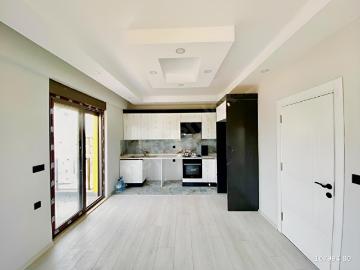 BAHÇEYAKA'DA CADDE ÜSTÜ GÖRÜLMEYE DEĞER SIFIR İSKANLI ŞIK DAİRE
