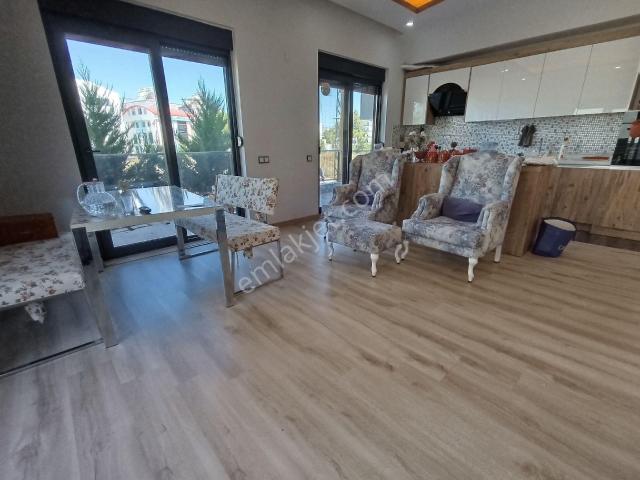 Bahçeyaka'da Merkeze Yakın Satılık 3 Katli Villa