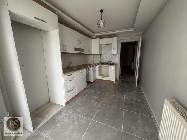Bahadır Şimşirli'den Prestij Caddesi Yakını Kiralık 3+1 Daire