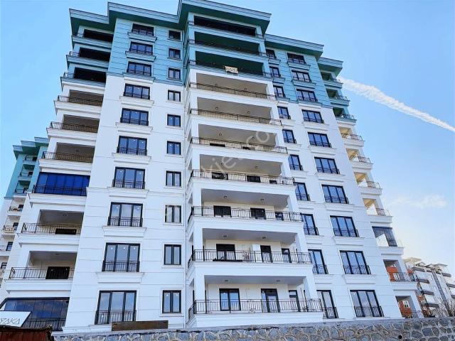 Bahadır'dan Karşıyaka Mh.güzelyaka Site 2+1 110m2 Ebeveyn Banyo