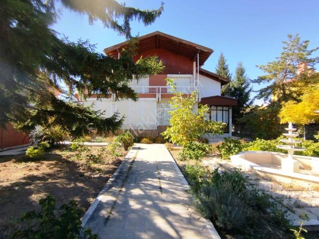 Baha'dan Meram Yaka'da Villaların İçinde Müstakil Villa