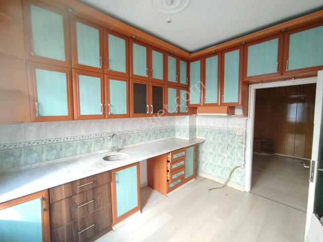 Bahadan Bedir Mh. Hadimi Cd. Sinde İçi Yapılı Arakat Kiralık 3+1