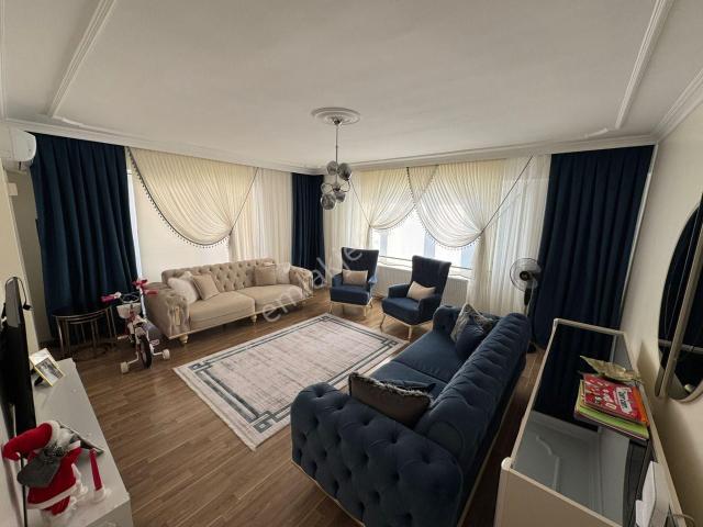 Bahar’dan Satılık Yatırıma Ve Oturuma Uygun 136 M2 2+1 Daire