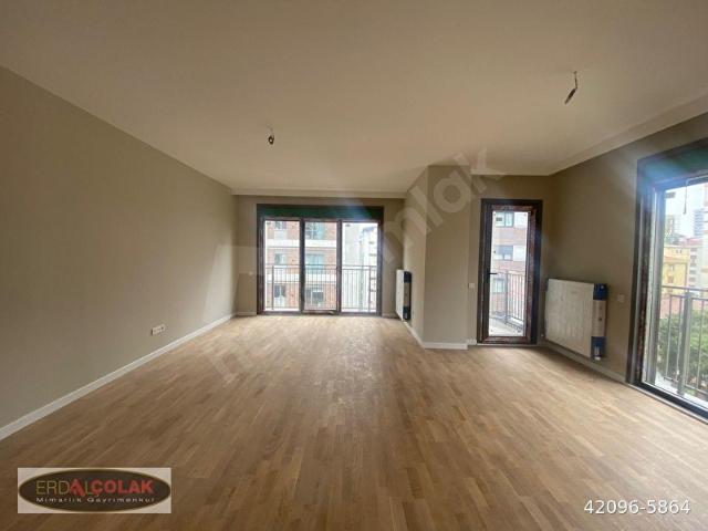 BAHARİYELİ SOKAKTA 3+1 140M2 BALKONLU EBEVYEN BANYOLU ARA KAT SIFIR