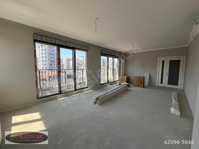 BAHARİYELİ SOKAKTA 3+1 140M2 BALKONLU EBEVEYN BANYOLU