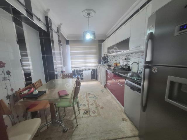 Bahcelievler Çavuşpaşa Cad.üstü 3+1 170 M2 Asansörlü Kiralık Da