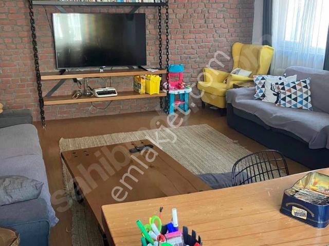 Bahcelievler Kocasinanda Tadilatlı 2 Ye Ayrılmış Satılık Dublex
