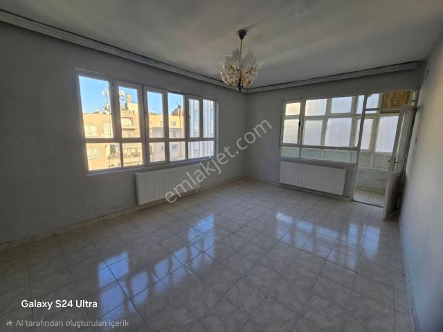 Bahcelievlerde Kiralık Doğalgazlı 3+1 Ara Kat Daire