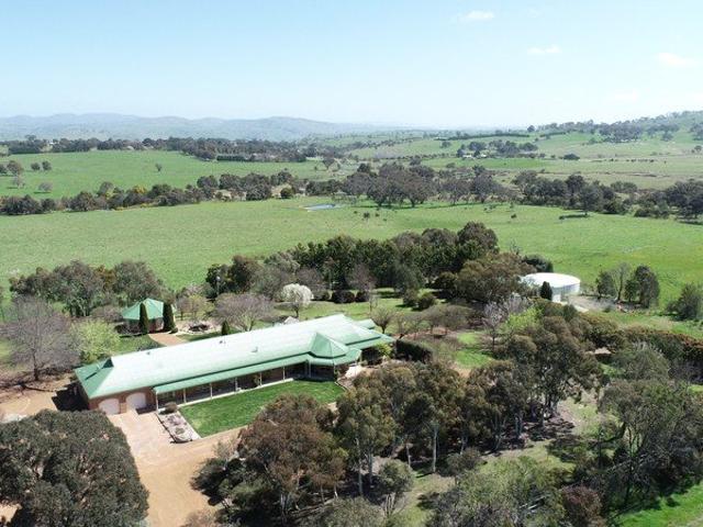 Bahloo Spacious rural living with Canberra convenience