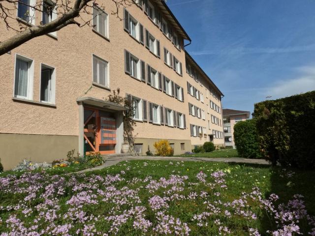 Bahnhof ums Eck Zuhause im Glück!