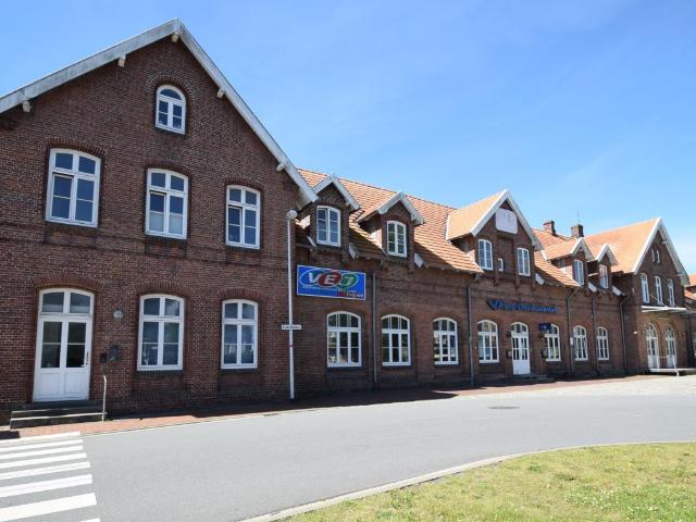 Bahnhofsgebäude Jever: Denkmalgeschütztes Wohn und Geschäftshaus