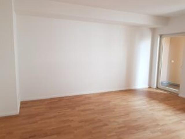 Bahnhofstr. 38, Wohnung 5 ~~~ Einbauküche, Loggia, Fußbodenheizung, Parkett, Bad mit Wanne und Dusche, Gäste WC