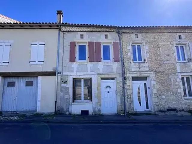 Baignes Sainte Radegonde 16360 Achat / Vente maison 4 pièces t4 au dernier étage