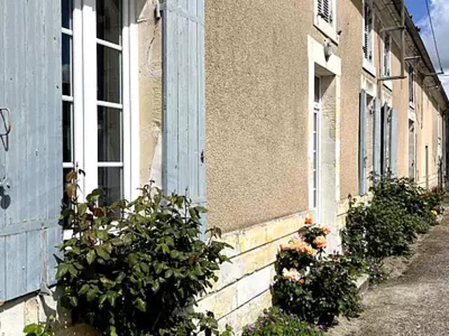 Baignes Sainte Radegonde 16360 Achat / Vente maison 5 pièces t5 au dernier étage
