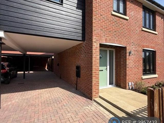 Bailey Drive, Hertfordshire, HP3 4 bed semi detached house to rent £2,750 pcm £635 pw