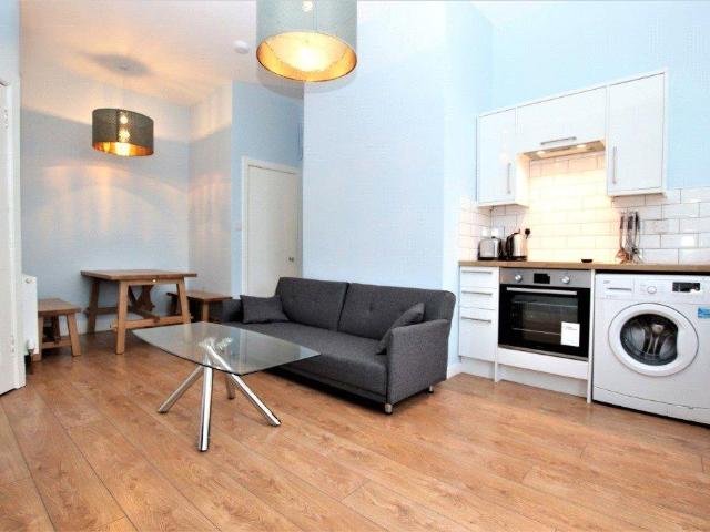 Bailie Fyfe's Close, Old Town. 1 bed apartment to rent £1,150 pcm £265 pw