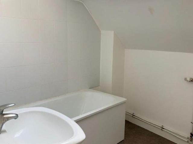 BAILLEUL Grand Place FLOCB282 APPARTEMENT CENTRE VILLE de type 2 env 48m² situé au 2ème.