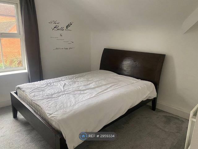 Baillie Road, Guildford GU1, Studio to rent, £1,220 pcm | PrimeLocation