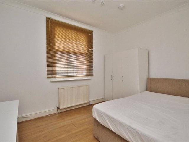 Baillie Road, Guildford, Surrey, UK, GU1 3LN
