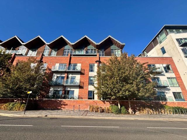 Baily Parkway, Newbury RG14, 2 bed flat to rent, £1,400 pcm | PrimeLocation