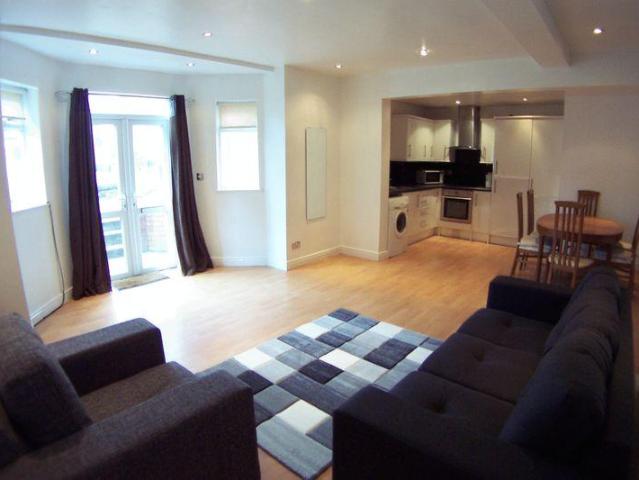 Bainbrigge Road, Leeds 3 bed flat to rent £1,170 pcm £270 pw
