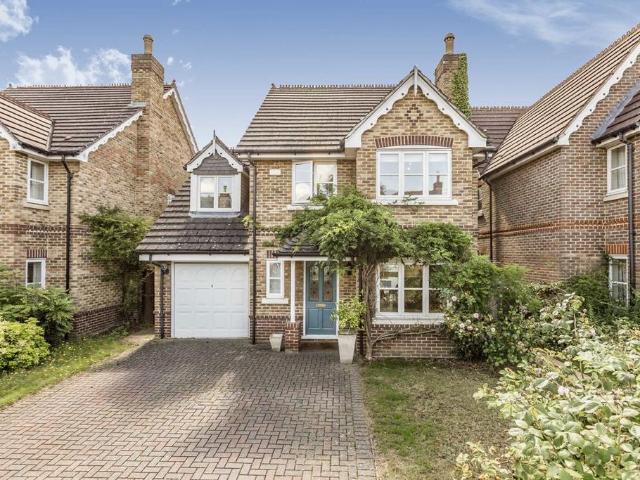 Bainbridge Close, Richmond TW10 5 bed house to rent £4,200 pcm £969 pw