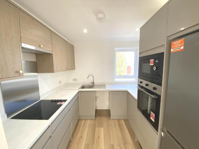 Bairstow Close, Borehamwood 3 bed duplex to rent £2,200 pcm £508 pw