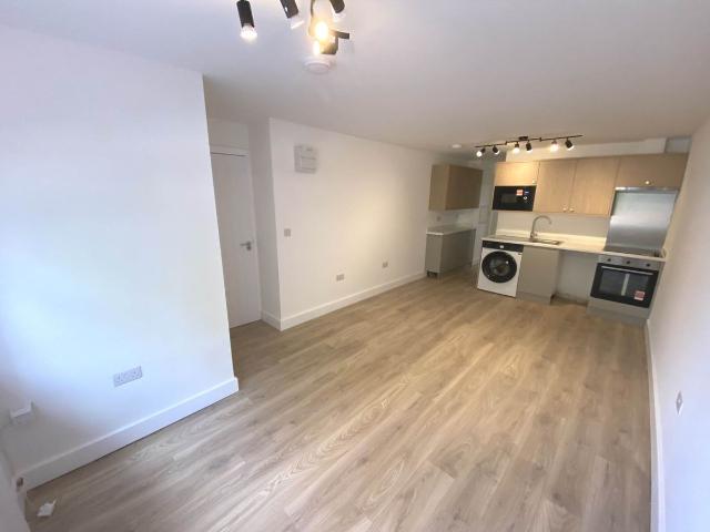 Bairstow Close, Borehamwood WD6, 1 bed maisonette to rent, £1,600 pcm | PrimeLocation
