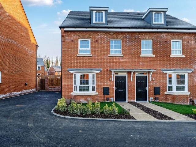 Bairstow Road, Aylesford, ME20 3 bed semi detached house to rent £1,925 pcm £444 pw