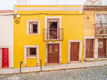 Bairro Alto T3 85m2 distribuídos em 2 pisos e mezanino equipado na Travessa dos Fiéis de Deus
