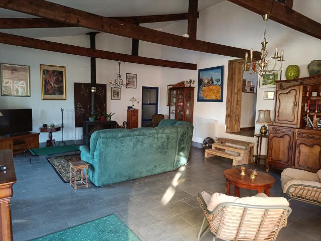 BAISSE DE PRIX – Belle grande maison de campagne avec 2 ou 3. 446m² Cressat