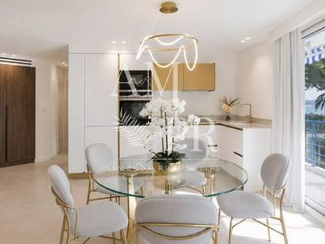 BAISSE DE PRIX Exclusivité – Cannes Croisette – Appartement 3 pièces de 80 m² – Vue Mer